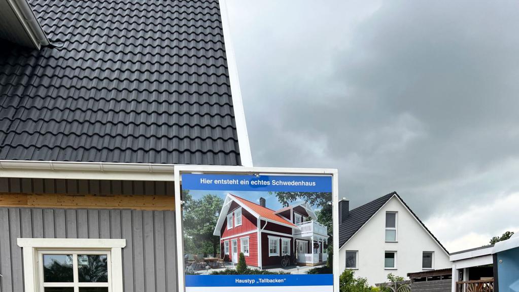 schwedisches Holzhaus - Werbetafel